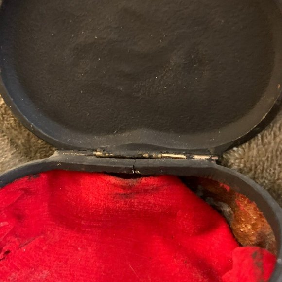 1939 Republic of Maldives Gold Tone Ornate Heart Shaped Vintage Trinket Box Rose - Picture 11 of 12